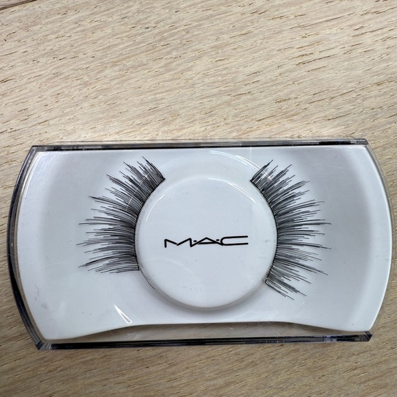 MAC Cosmetics False Eyelashes - Black AB8 - Picture 1 of 2